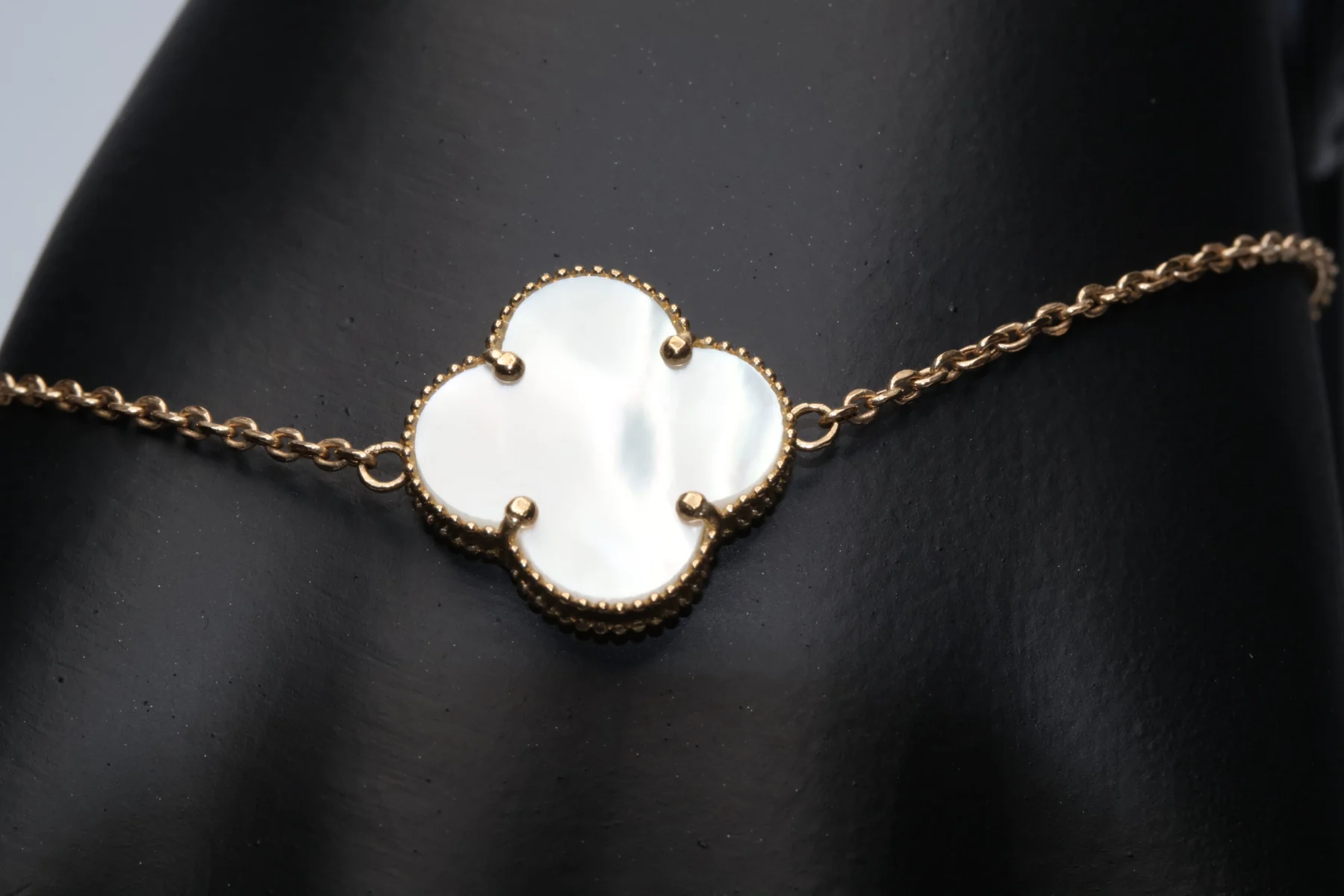 Pulsera de Flor Blanca